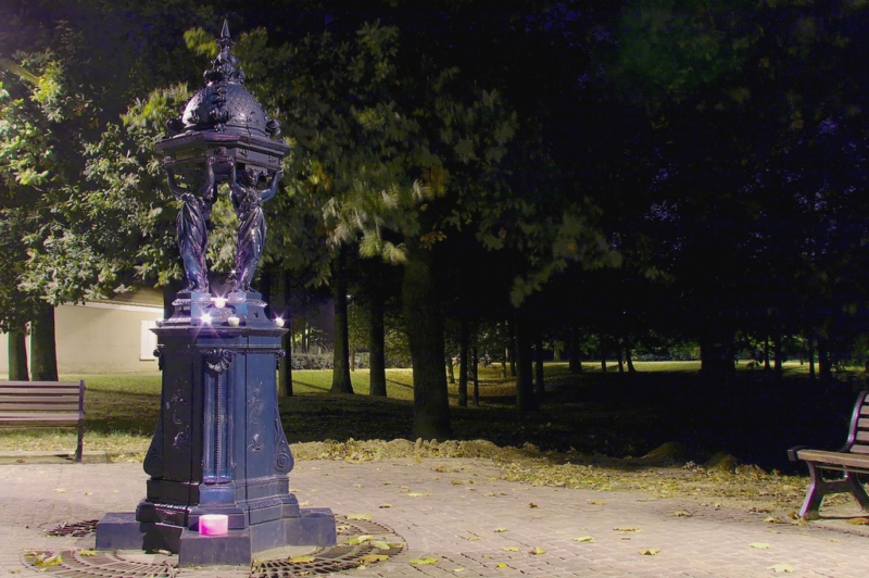 Evry Daily Photo - Fontaine Wallace quartier du bois sauvage - large.jpg